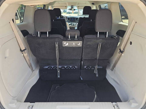 2020 Chrysler Voyager LX