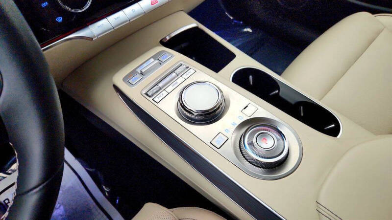 2024 Genesis GV70 2.5T Standard