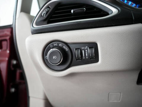 2017 Chrysler Pacifica Touring-L