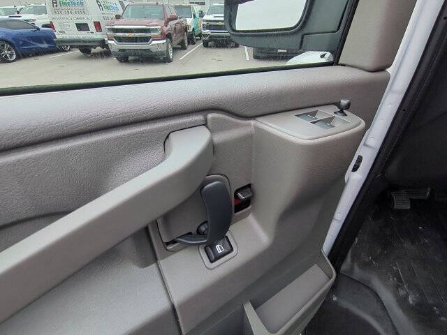 2025 Chevrolet Express 2500