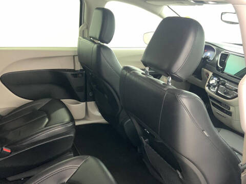 2022 Chrysler Pacifica Hybrid Touring L