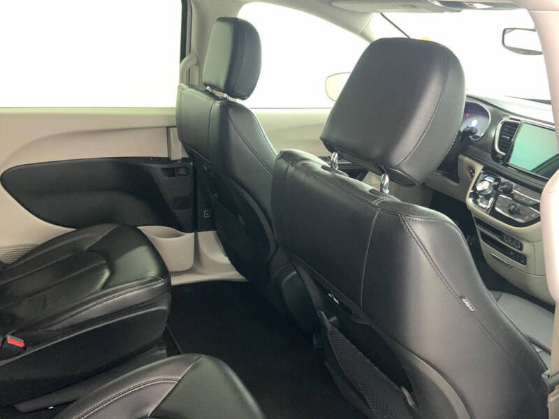 2022 Chrysler Pacifica Hybrid Touring L