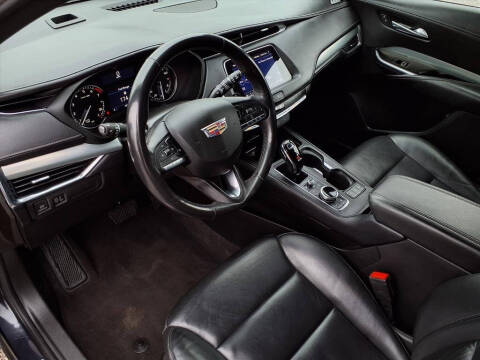 2023 Cadillac XT4 Premium Luxury