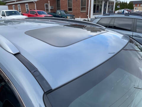 2022 Honda Pilot Touring w/Rear Captain's Chairs