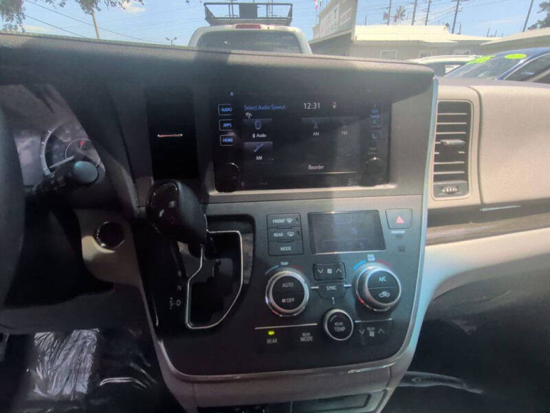 2016 Toyota Sienna