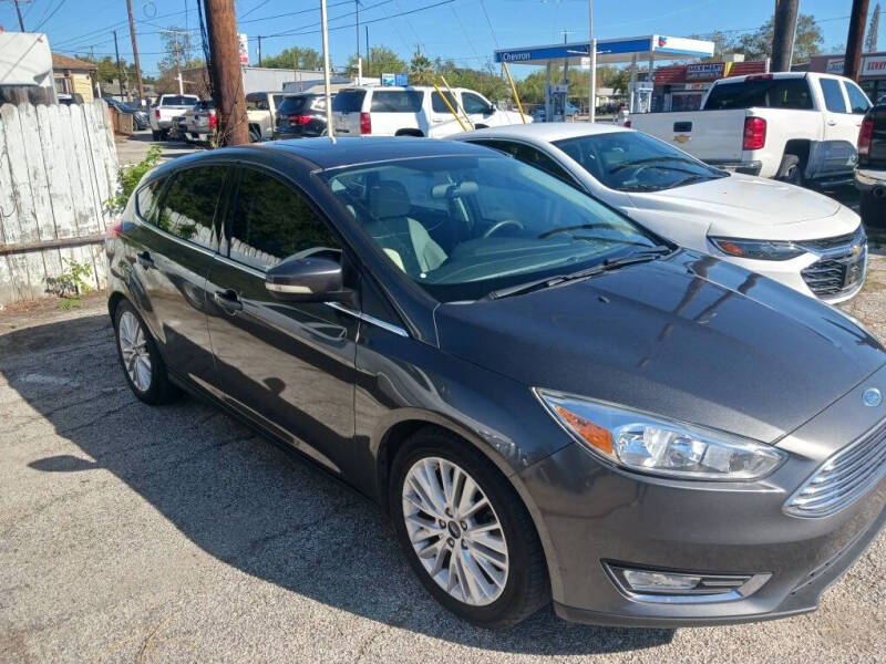 2018 Ford Focus Titanium's photo