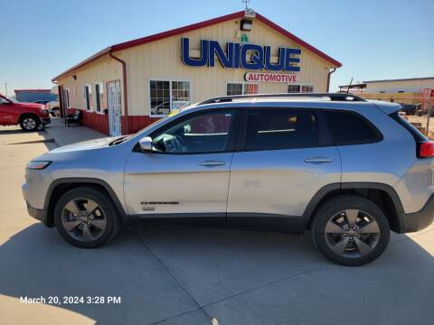 2017 Jeep Cherokee for sale at UNIQUE AUTOMOTIVE "BE UNIQUE" in Garden City KS