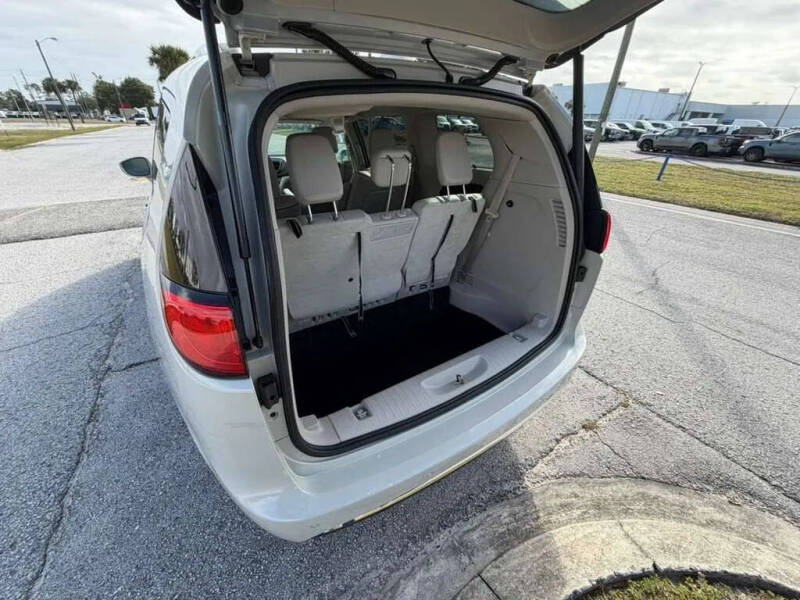 2017 Chrysler Pacifica Hybrid Platinum