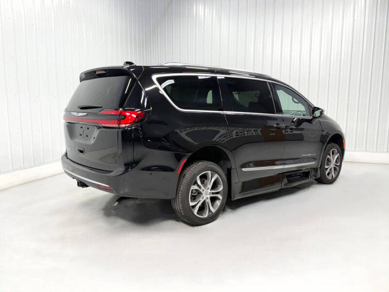 2025 Chrysler Pacifica Pinnacle