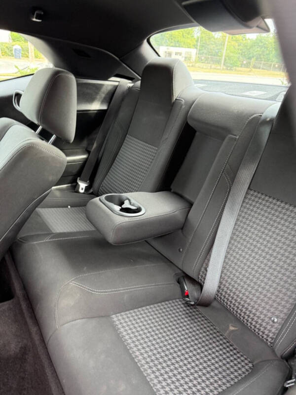 2017 Dodge Challenger SXT Plus