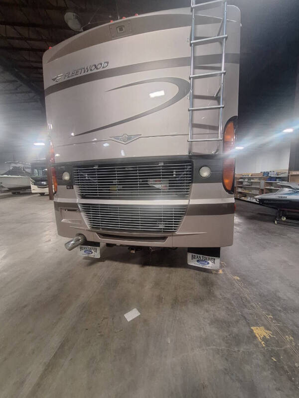 2004 Fleetwood RV Discovery 39S
