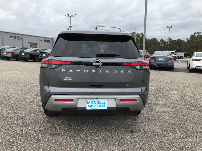 2025 Nissan Pathfinder SL