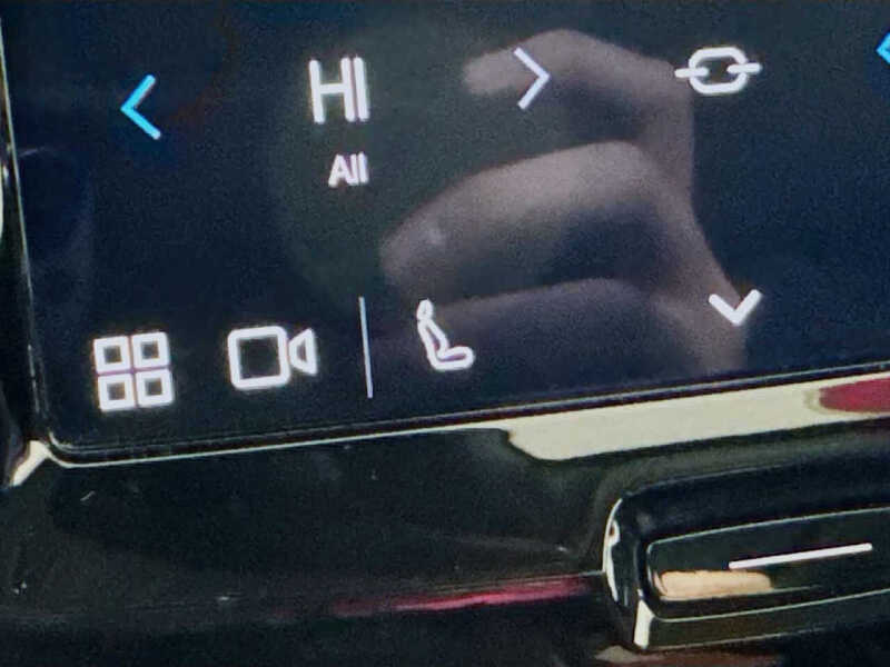 2025 Volvo XC60 B5 Core Dark Theme