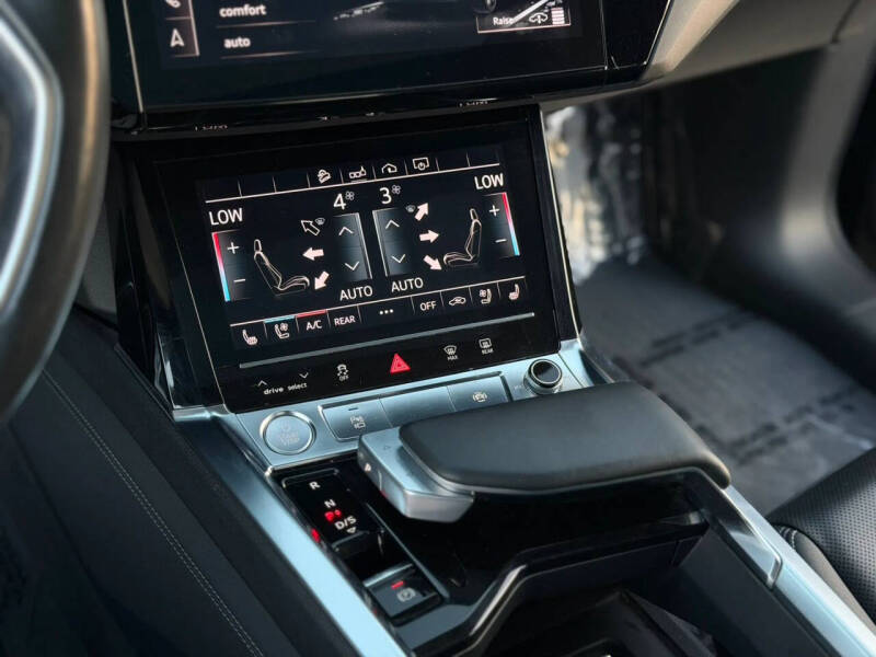 2019 Audi e-tron quattro Premium Plus