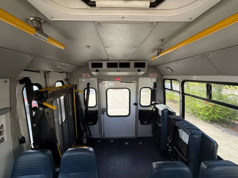 2017 Ford E-Series E-450 SD