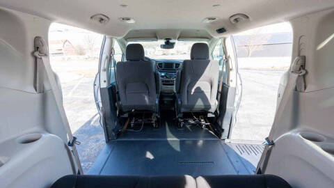 2024 Chrysler Voyager LX