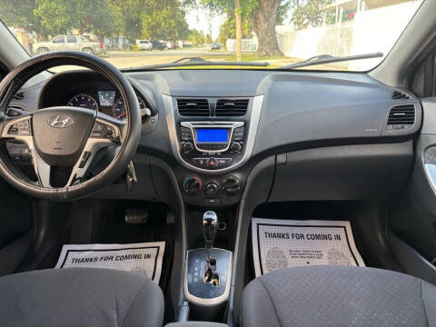 2013 Hyundai Accent SE