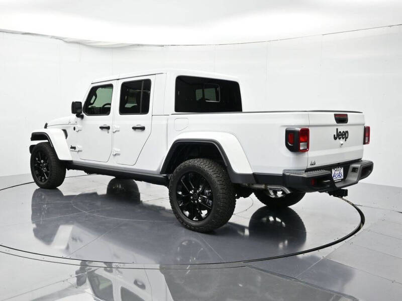 2025 Jeep Gladiator NightHawk
