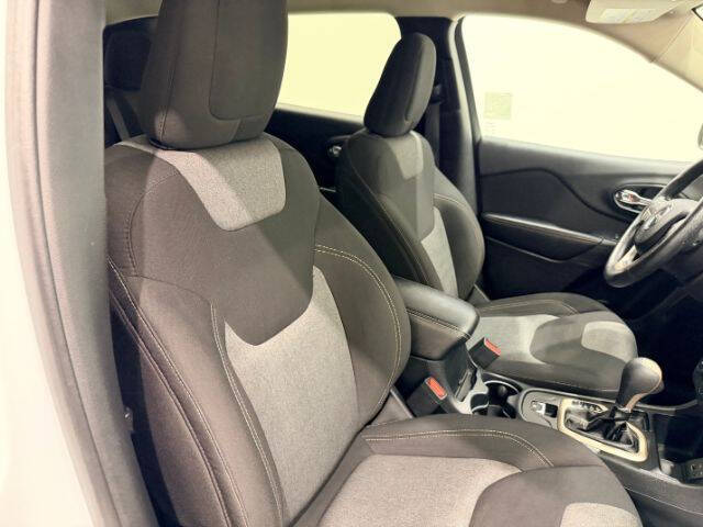 2016 Jeep Cherokee Sport