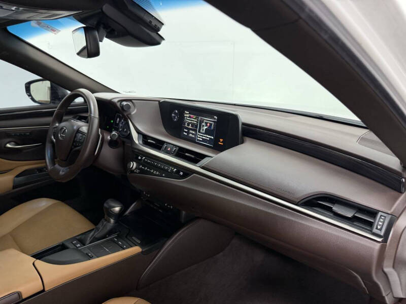 2021 Lexus ES 300h