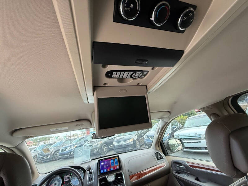 2012 Chrysler Town and Country Touring