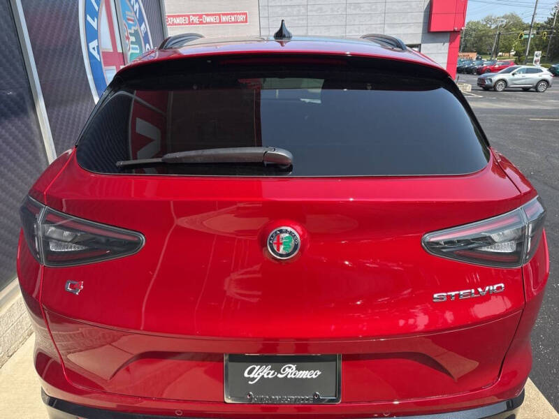 2025 Alfa Romeo Stelvio Intensa