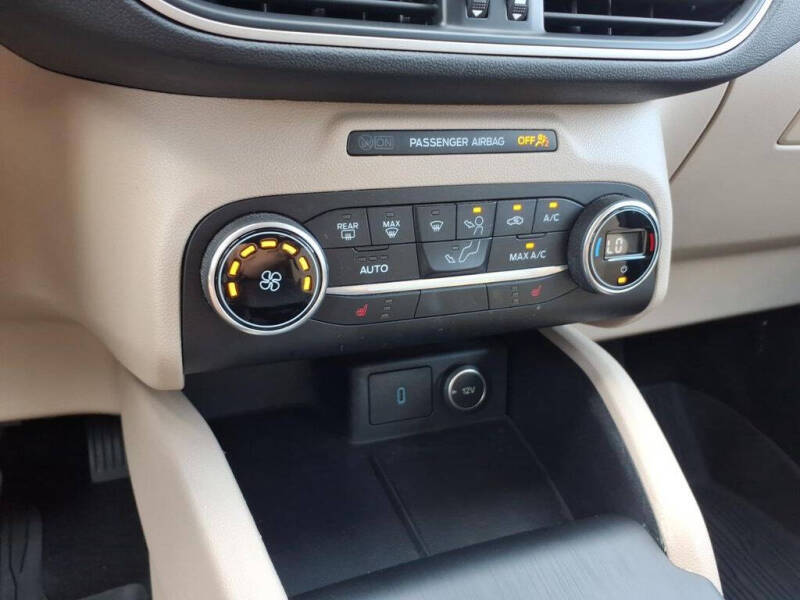 2020 Ford Escape SE