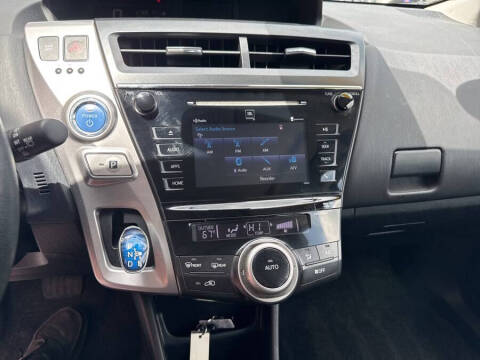 2015 Toyota Prius v Five
