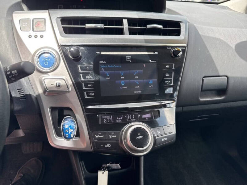 2015 Toyota Prius v Five