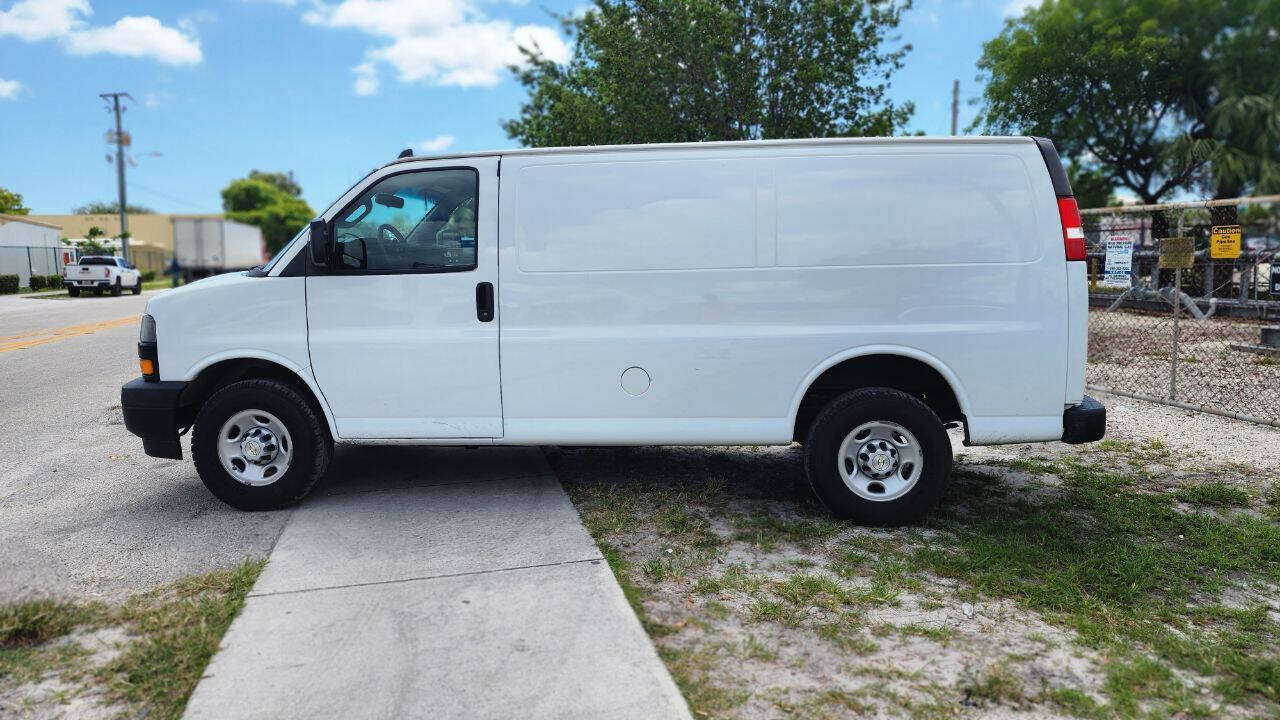 2020 Chevrolet Express  - $18,900