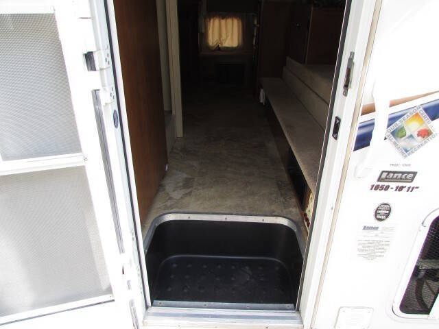 2013 Lance 1050S