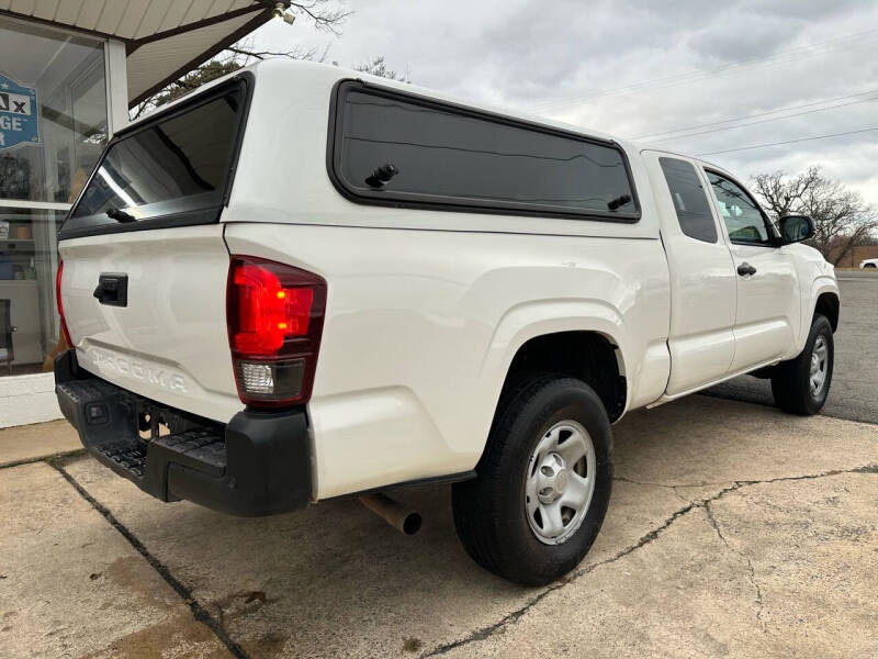 2020 Toyota Tacoma SR photo 3