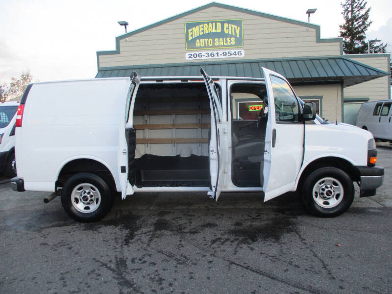 2022 GMC Savana 2500