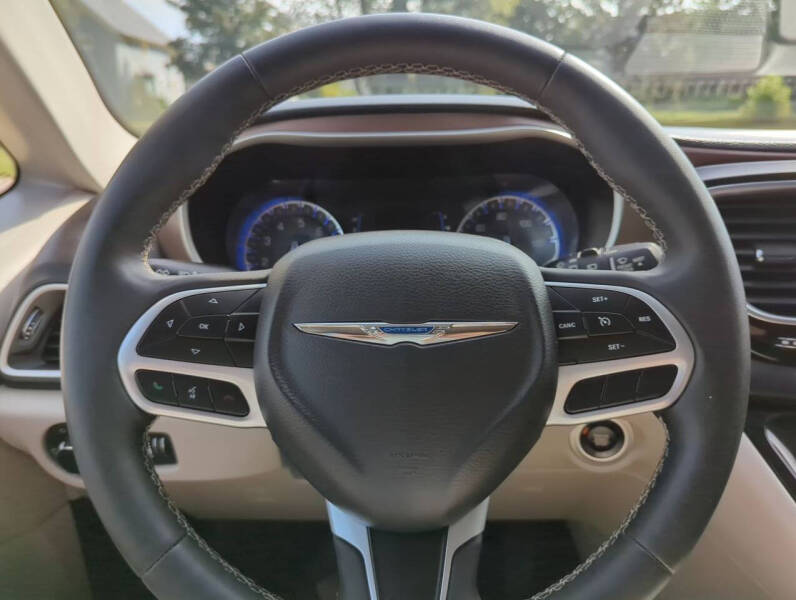 2023 Chrysler Voyager LX