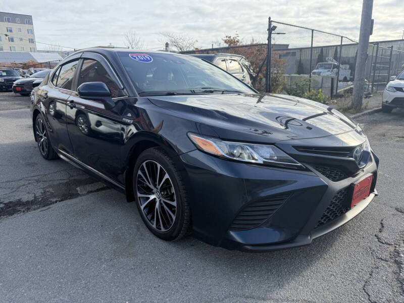2019 Toyota Camry Hybrid SE