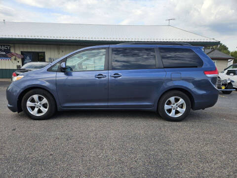 2013 Toyota Sienna LE 8-Passenger