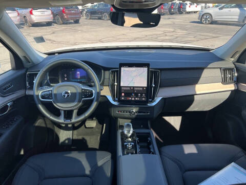 2025 Volvo XC90 B5 Plus Bright Theme 7P