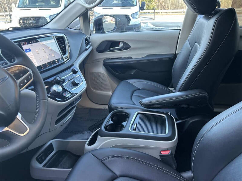 2024 Chrysler Pacifica Touring L