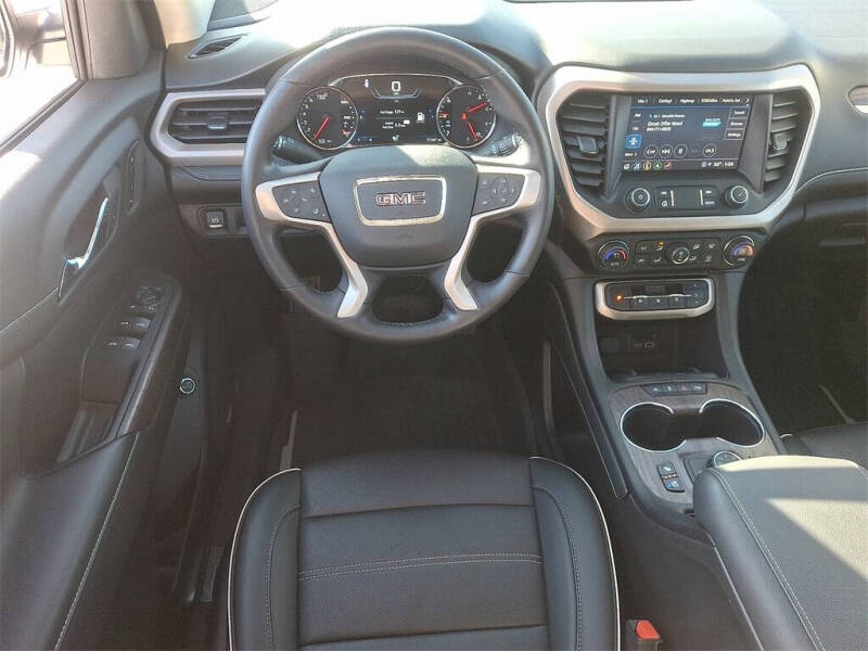 2022 GMC Acadia Denali