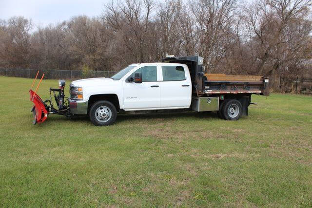 2016 Chevrolet Silverado 3500 Chassis Cab Work Truck photo 3