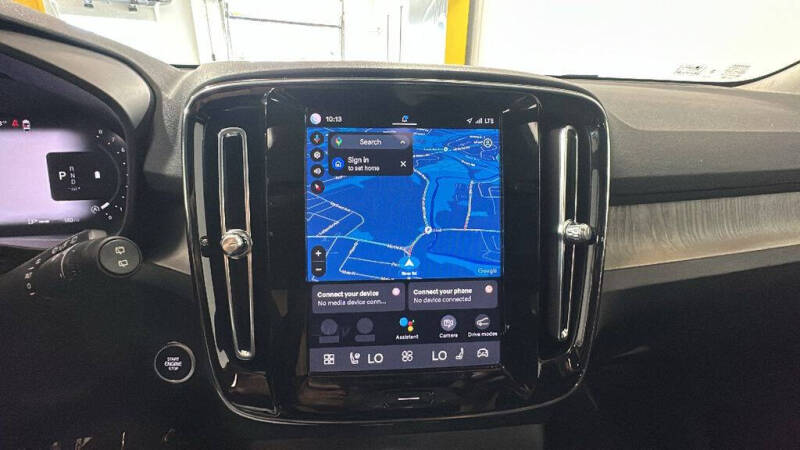 2023 Volvo XC40 B5 Plus Bright Theme