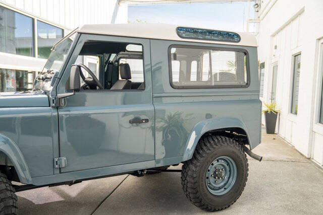 1995 Land Rover Defender 10