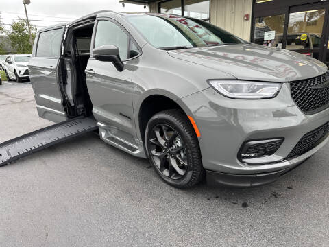 2023 Chrysler Pacifica Touring L