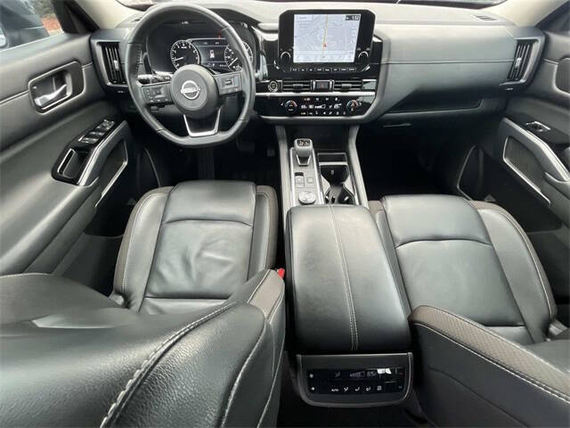 2023 Nissan Pathfinder SL