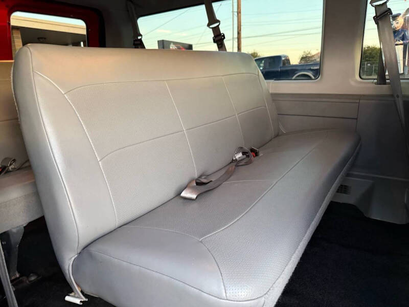 2006 Ford E-Series E-350 SD XLT