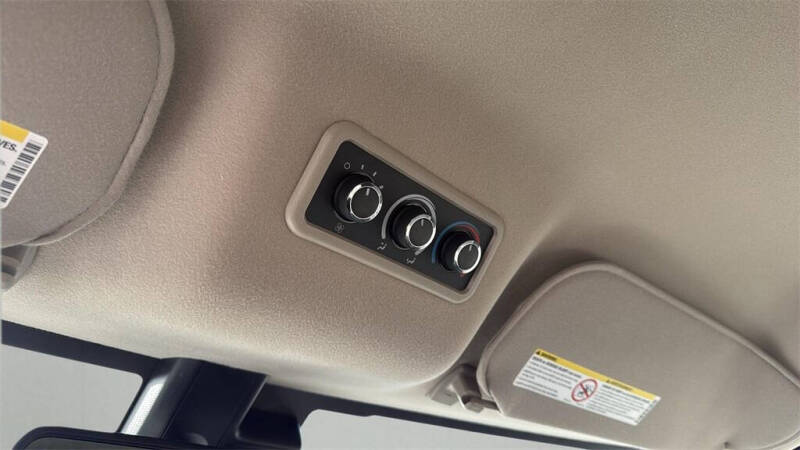 2025 Chevrolet Express LT 3500