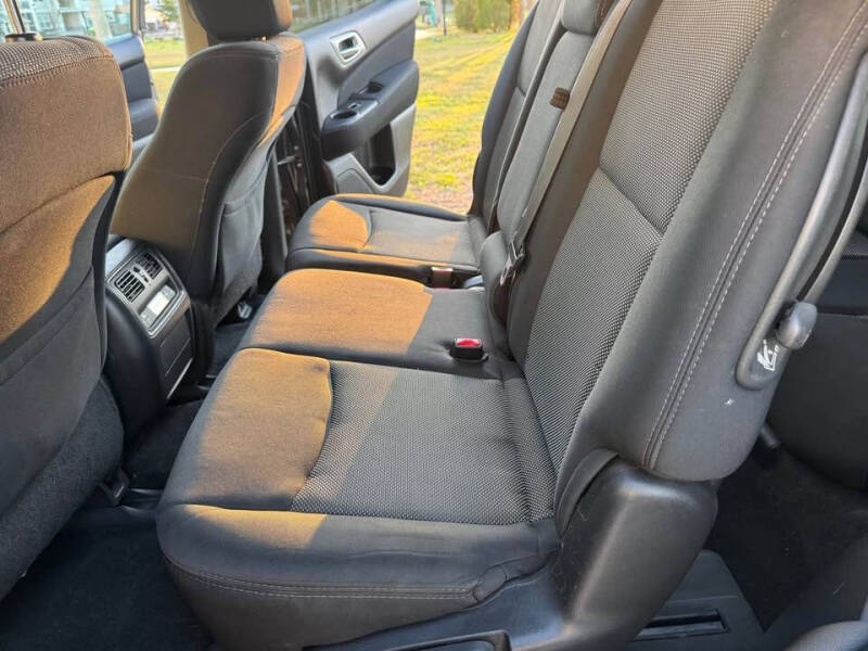 2017 Nissan Pathfinder SV
