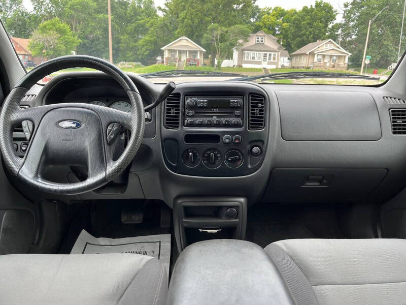 2003 Ford Escape XLS Popular