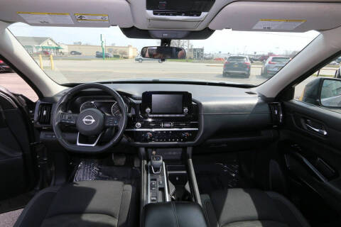 2022 Nissan Pathfinder SV