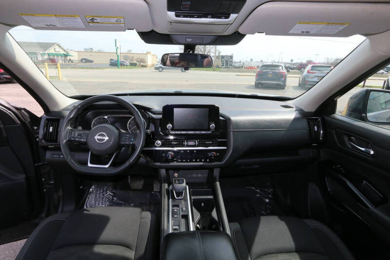 2022 Nissan Pathfinder SV